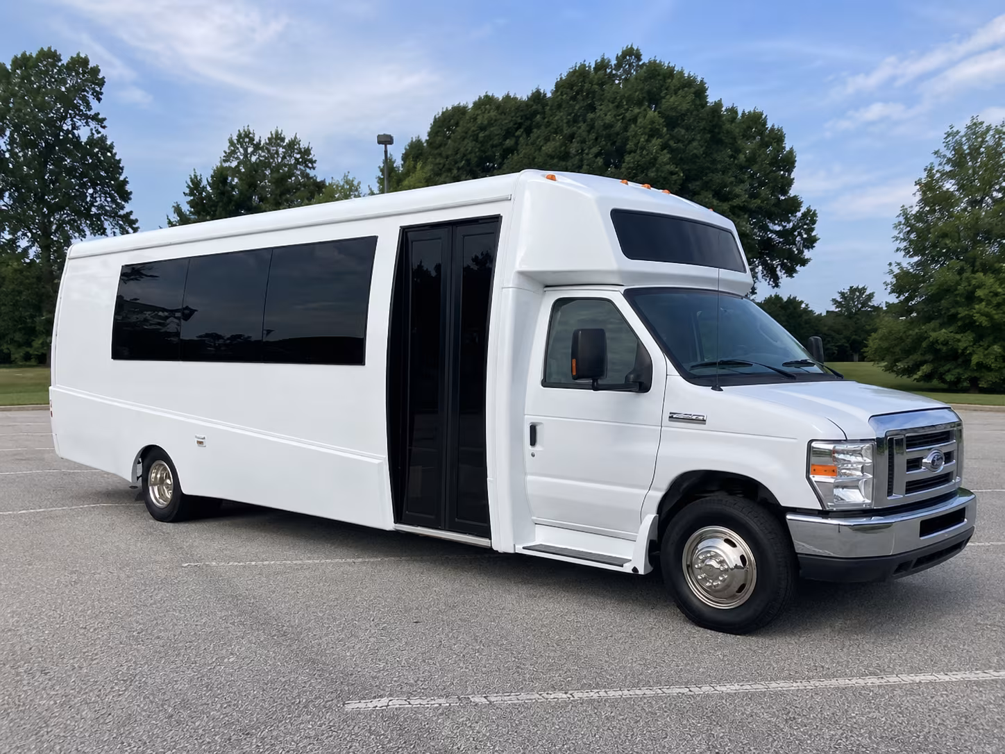layton 18 passenger party bus