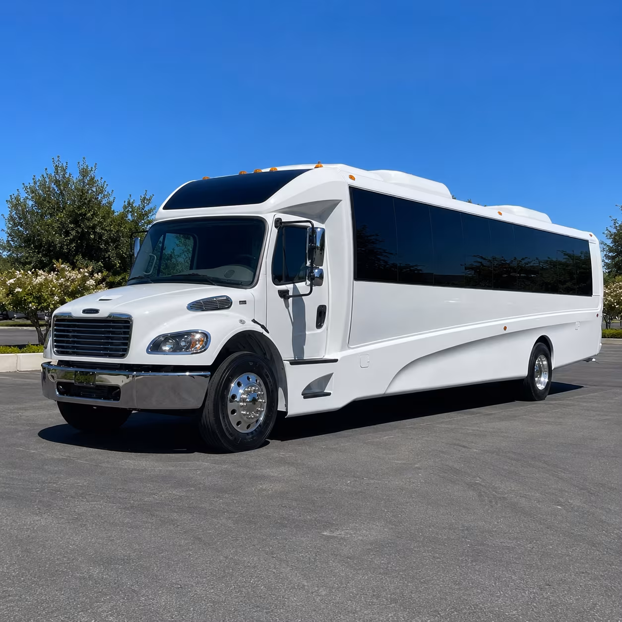 layton 28 passenger minibus