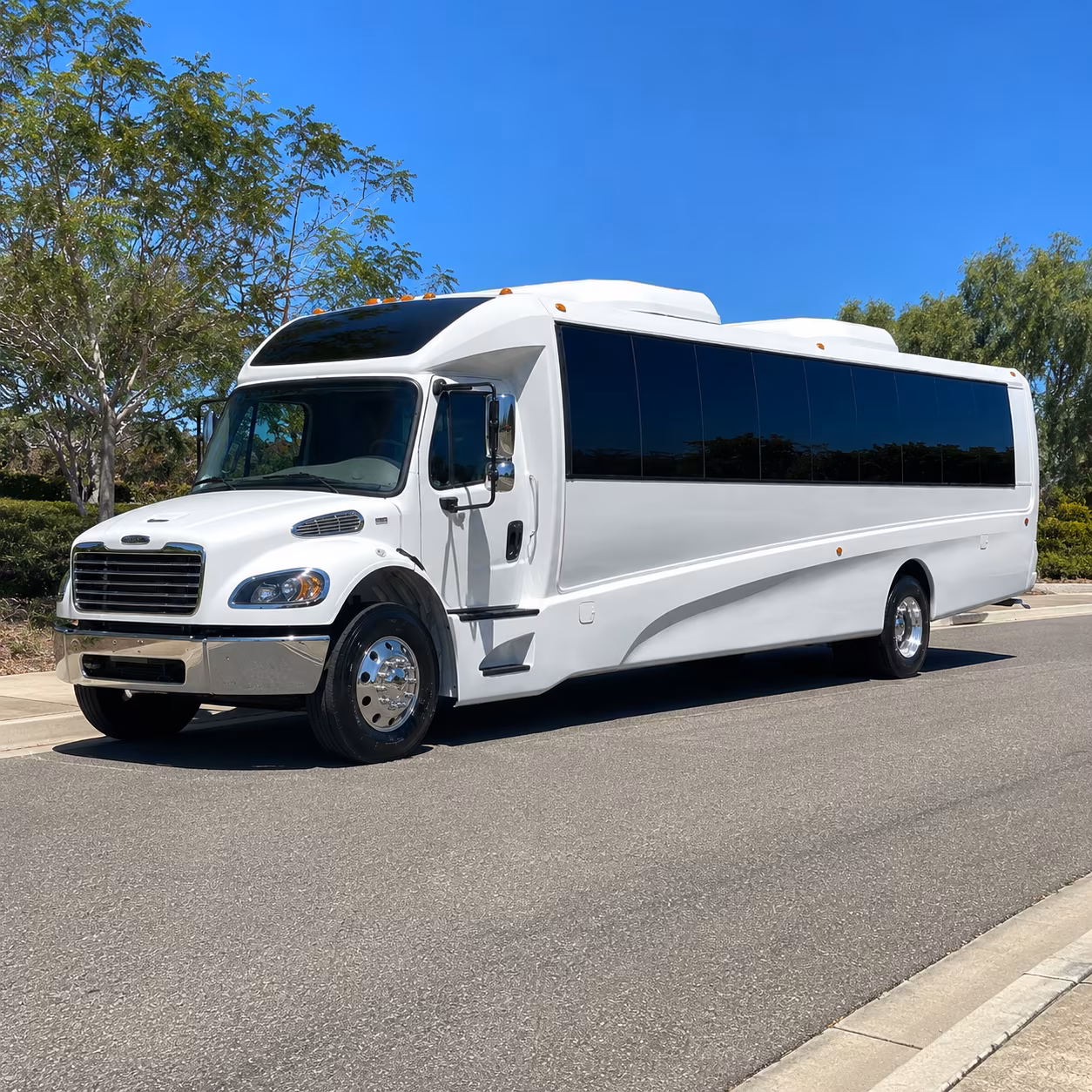 layton 35 passenger minibus