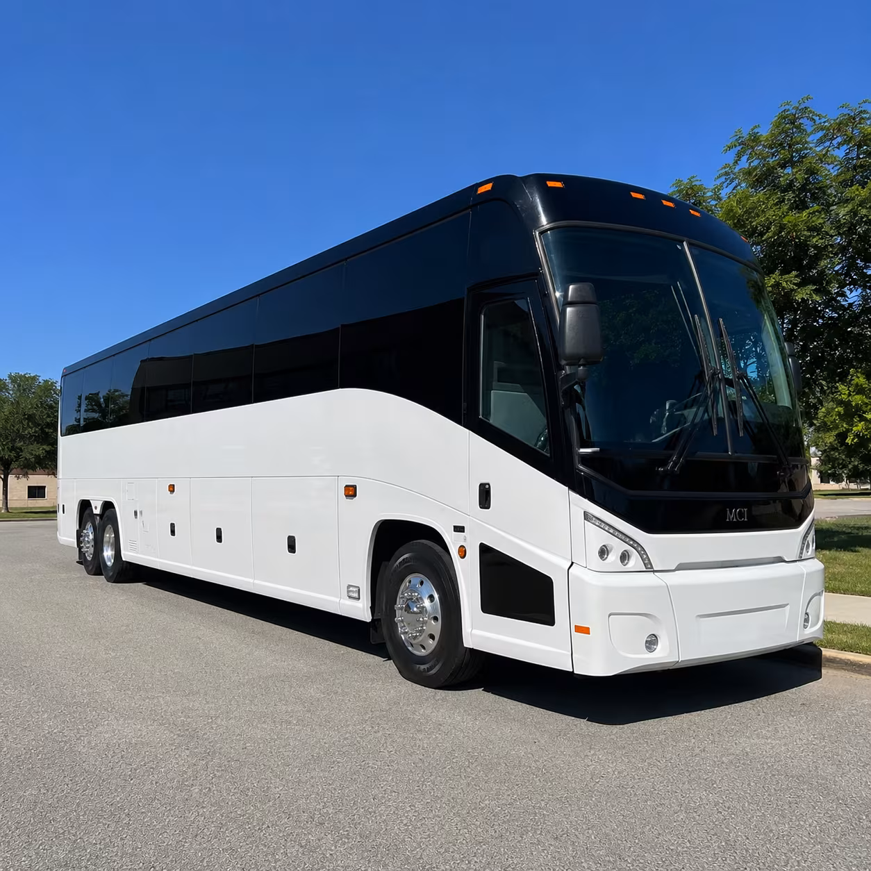 layton 40 passenger charter bus
